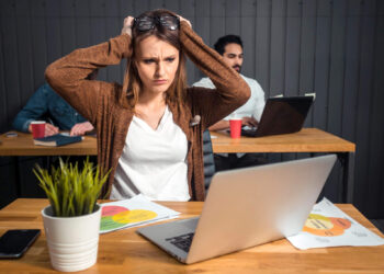 Signs of Burnout- 12 Warning Symptoms You Shouldn’t Ignore