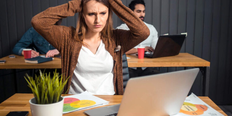 Signs of Burnout- 12 Warning Symptoms You Shouldn’t Ignore
