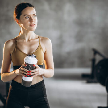 Creatine benefits shown with creatine monohydrate powder scoop next to dumbbells and healthy foods